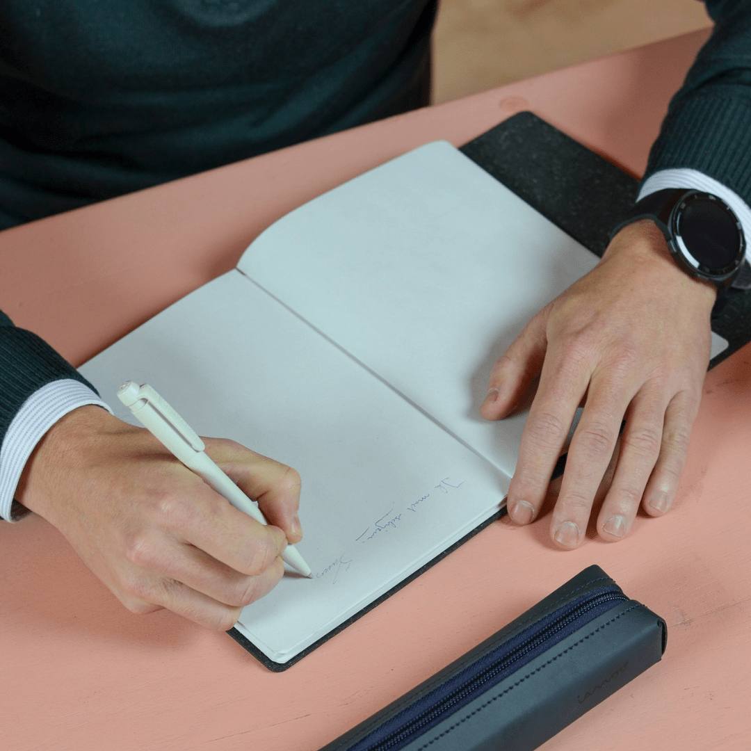 Hervulbaar notitieboek - CIRCULAIR - blauw of beige - Notitieboek - The Perfect Desk