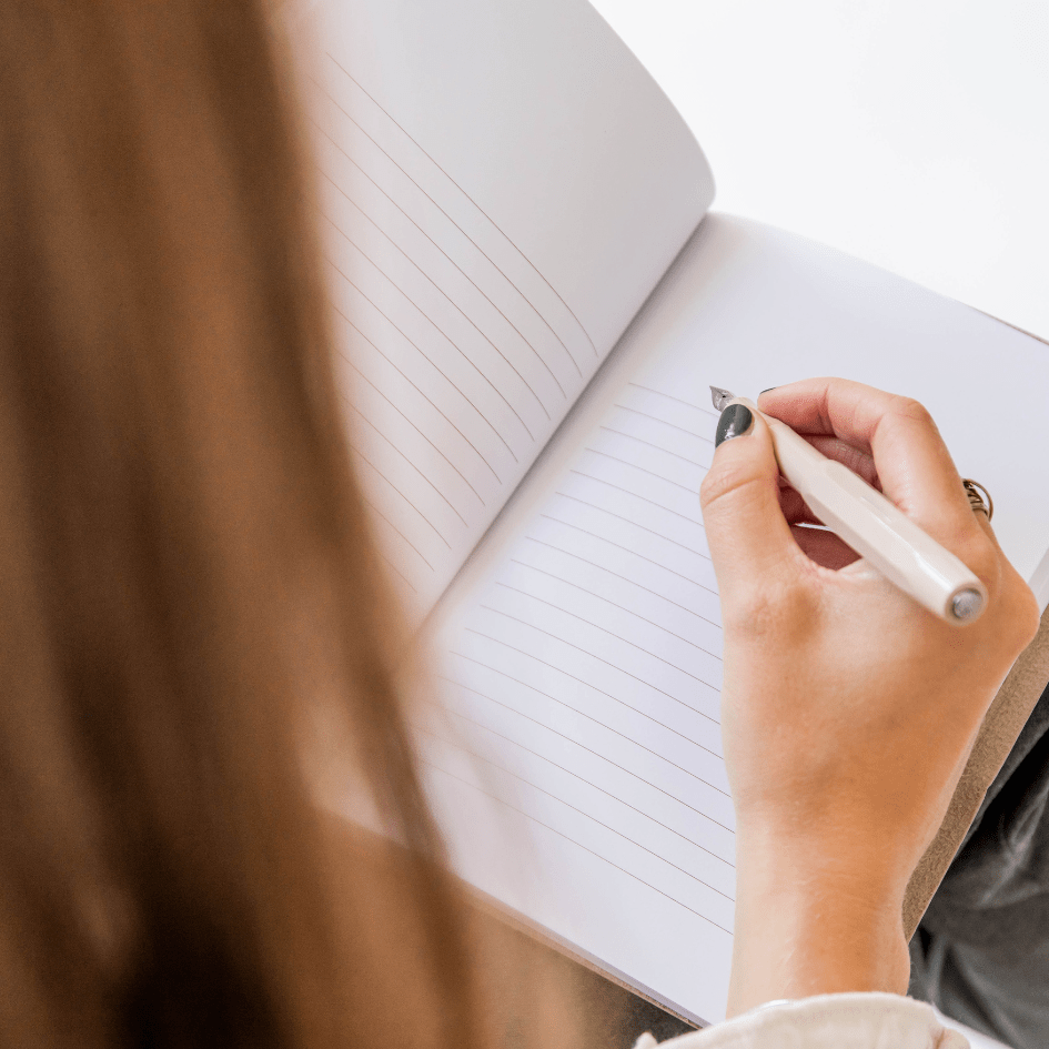 De kracht van schrijven (journaling) in dankbaarheidsjournals en dagboeken - The Perfect Desk