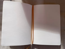 Afbeelding in Gallery-weergave laden, Notitieboek blanco - A4 - met linnen kaft
