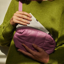 Load image into Gallery viewer, Fanny pack / belt bag - puffy - green
