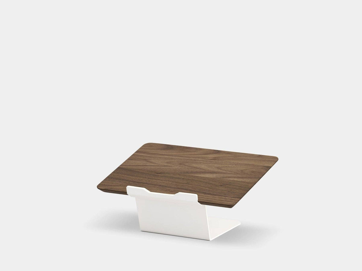Oakywood houten laptop standaard van walnoot met witte voet op bureau