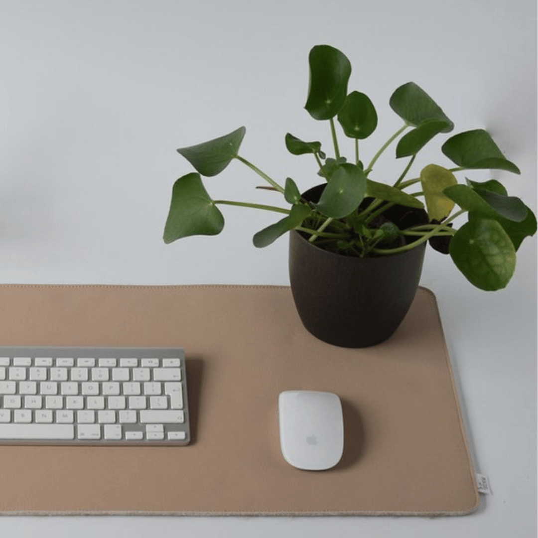 Bureau - onderlegger vegan leer beige - Kantoorartikelen - The Perfect Desk
