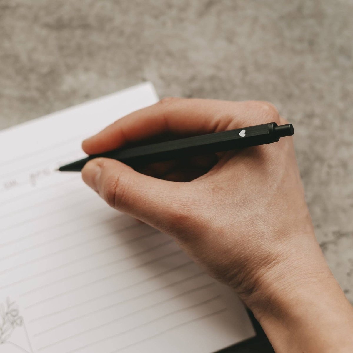 Elegante balpen met hart – stijlvolle pen met hartje - Pennen - The Perfect Desk