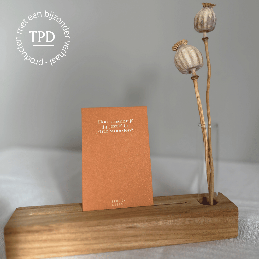 Kaartenhouder van hout met vaasje - De Sleutelbloem - Wandplank - The Perfect Desk