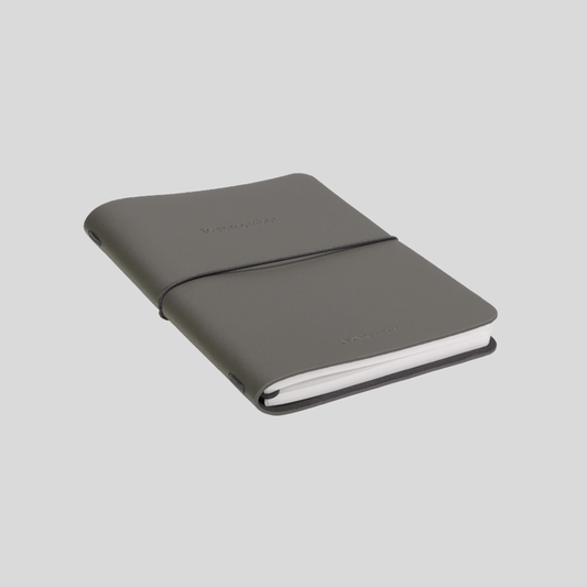 Leren notitieboek hervulbaar M - vegan leather in ash grijs - Notitieboek - The Perfect Desk