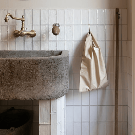 Monkbag - Waterdichte nylon tas 30 × 55 cm – Sand - Tasje - The Perfect Desk