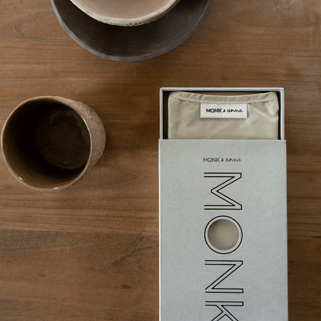 Monkbag - Waterdichte nylon tas 30 × 55 cm – Sand - Tasje - The Perfect Desk