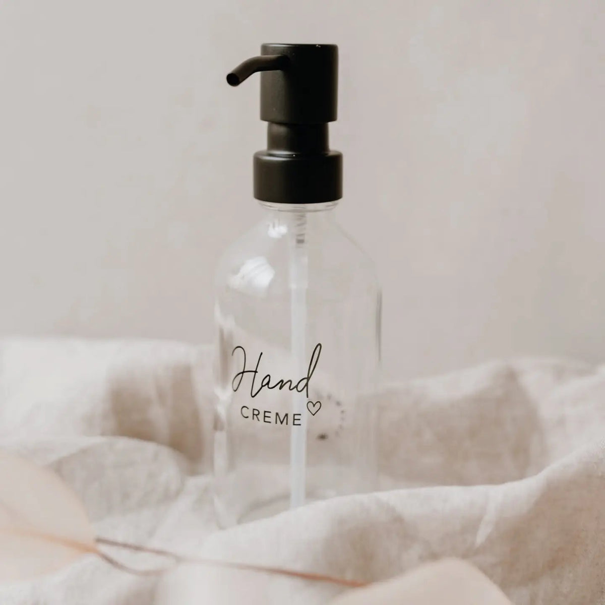 Navulbare handcrème dispenser van glas - glaswerk - The Perfect Desk