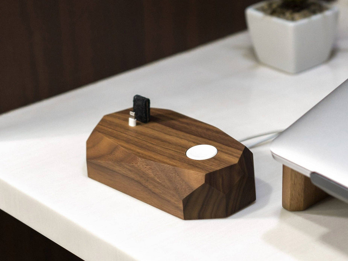 Oakywood Combo Dock van massief walnotenhout zonder iPhone en Apple Watch