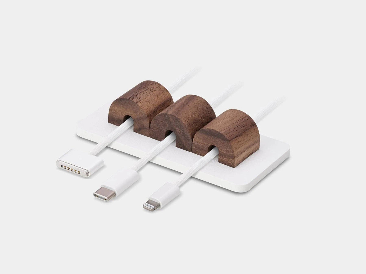 wit.jpg
Oakywood magnetische kabel organizer van walnoot met witte basis